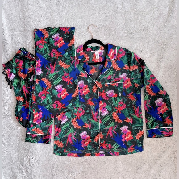 Victoria’s Secret Pajama Set size small - Picture 1 of 3